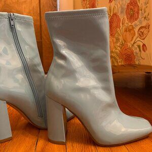 Steve Madden Lynden Powder Blue Glossy Boot - S 7